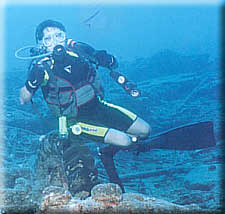 Matt Scott in the Shark's Pit. Cancun, March, 2000